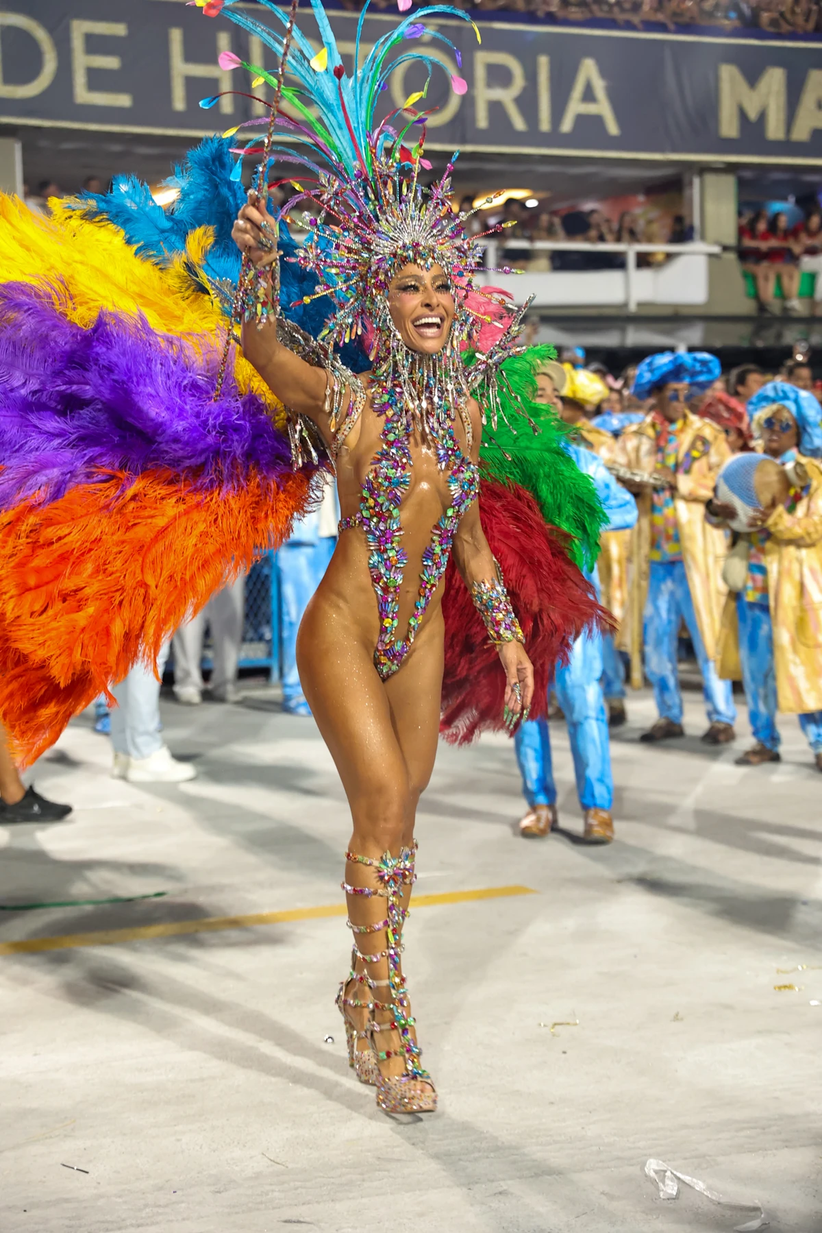 Sabrina Sato em desfile pela Vila Isabel por Anderson Nordê / AgNews