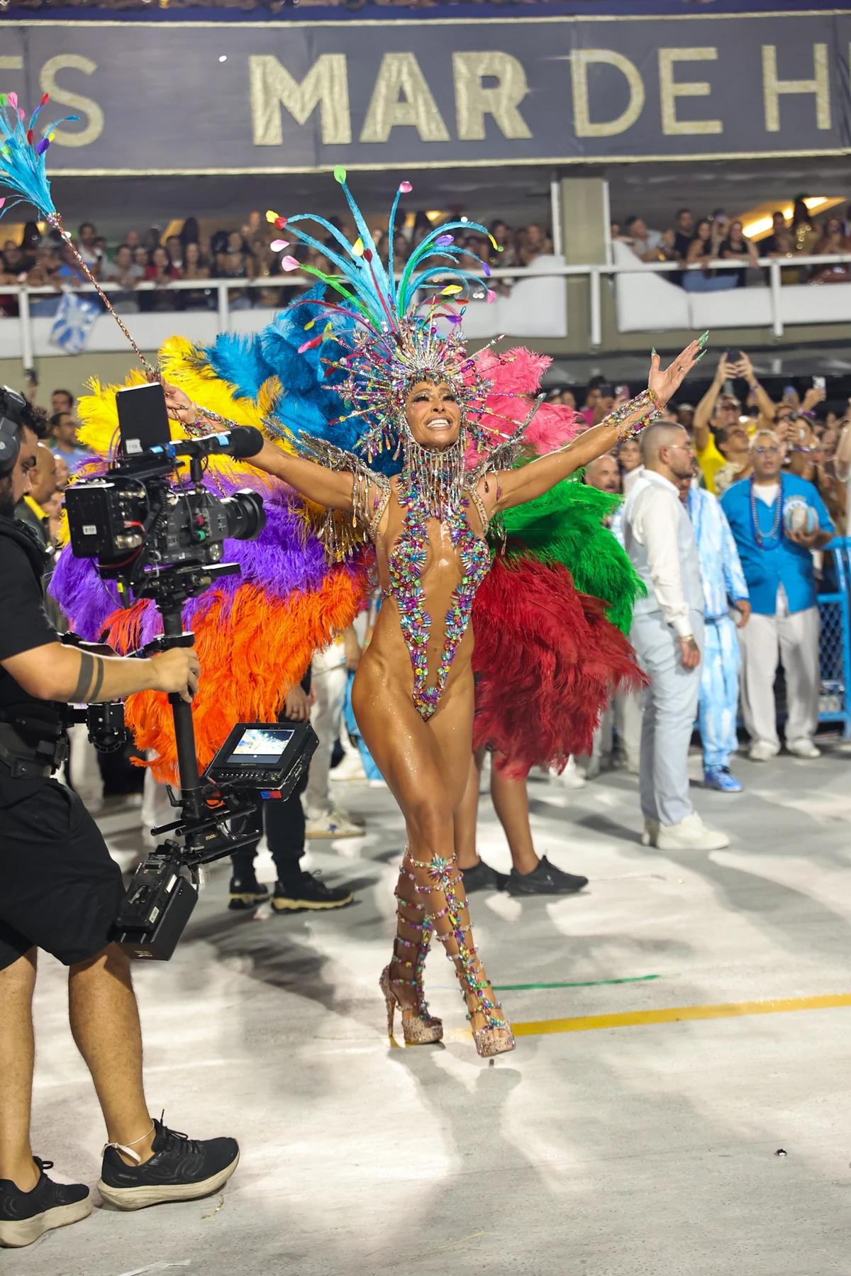 Sabrina Sato em desfile pela Vila Isabel por Anderson Nordê / AgNews