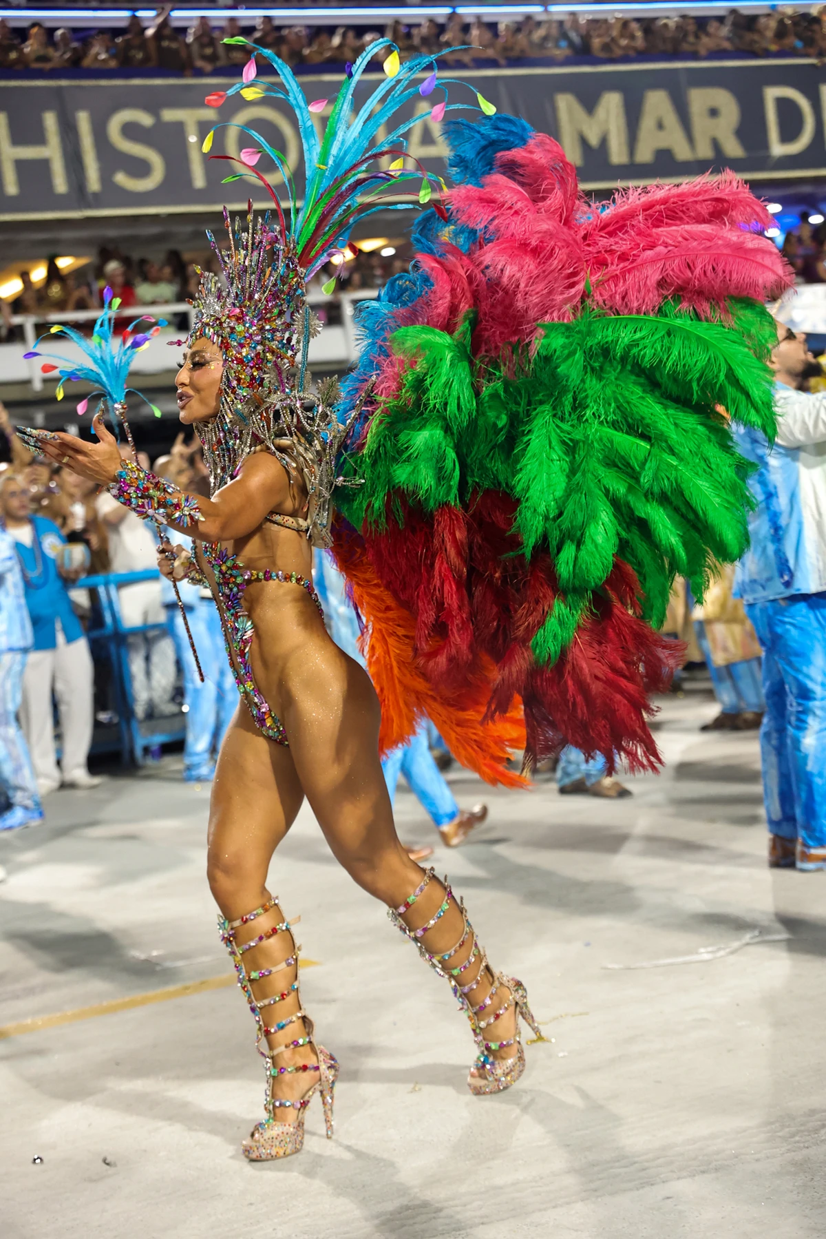 Sabrina Sato em desfile pela Vila Isabel por Anderson Nordê / AgNews