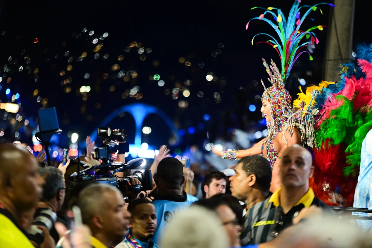Sabrina Sato na Vila Isabel por Leo Franco / AgNews