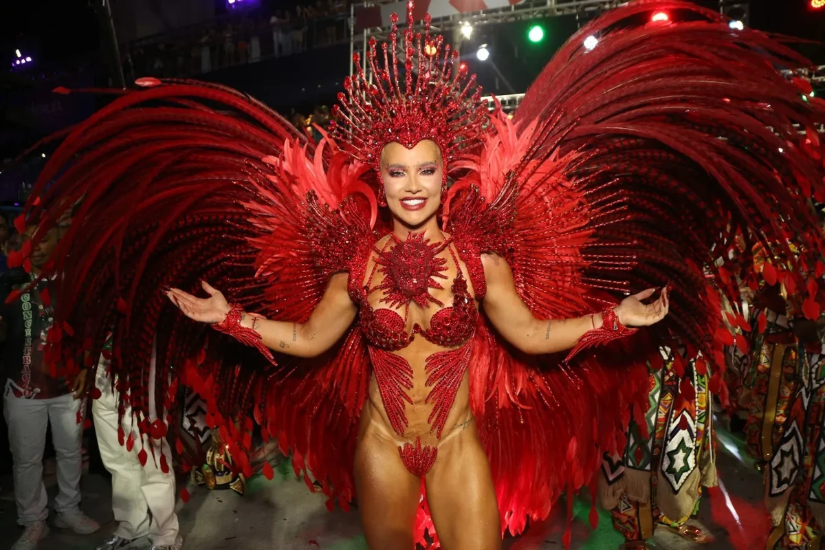 Virginia Fonseca desfila pela Grande Rio com fantasia completa por Leo Franco/AgNews