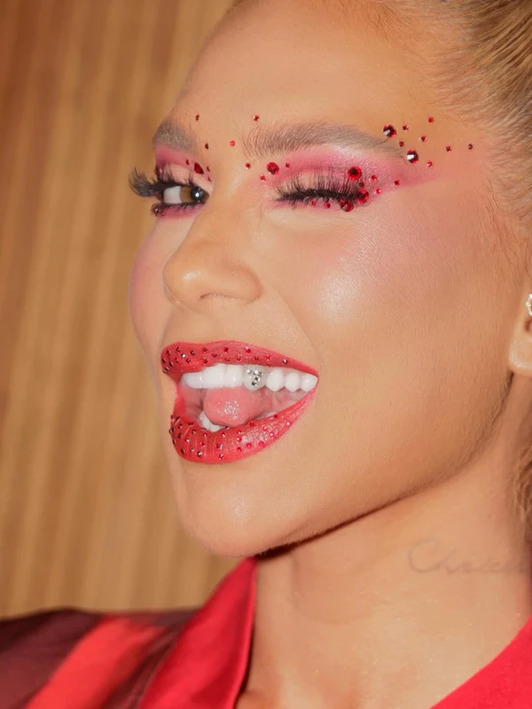 Virginia Fonseca mostra fantasia tecnológica de 15 kg para estreia na Grande Rio por Reprodução/Instagram