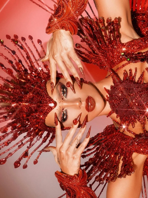 Virginia Fonseca mostra fantasia tecnológica de 15 kg para estreia na Grande Rio por Reprodução/Instagram