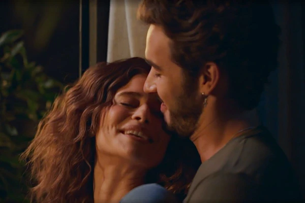 Agrado e João Raul se declaram em 'Coração Acelerado'