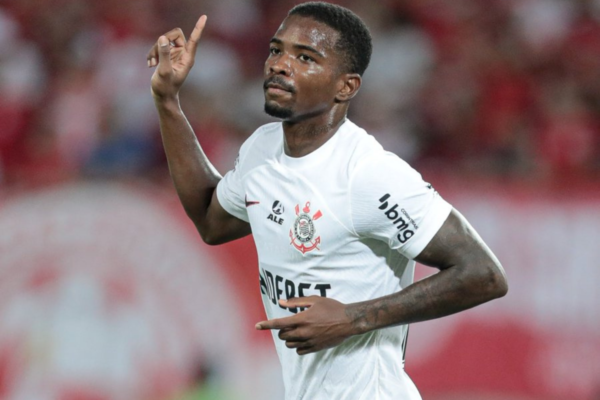 Cacá está próximo de se tornar o novo zagueiro do Vitória por Rodrigo Coca/Agência Corinthians