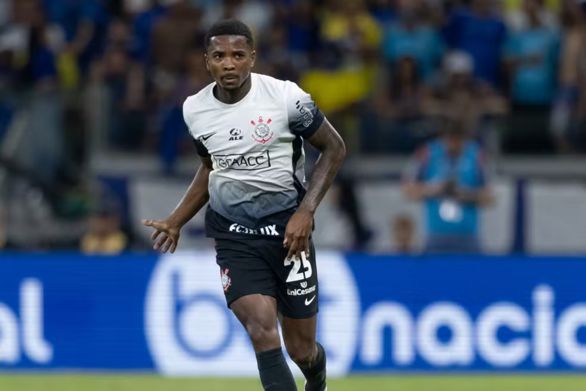 Cacá está próximo de se tornar o novo zagueiro do Vitória por Rodrigo Coca/Agência Corinthians