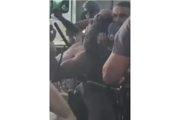 Cadete foi agredido e preso por Reprodução