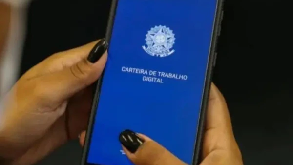 Carteira de Trabalho Digital. por Foto: Gil Leonardi/Imprensa MG