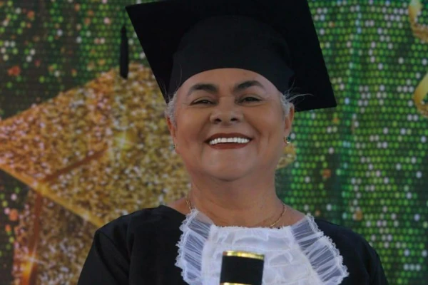 idosa baiana realiza sonho e entra na universidade aos 65