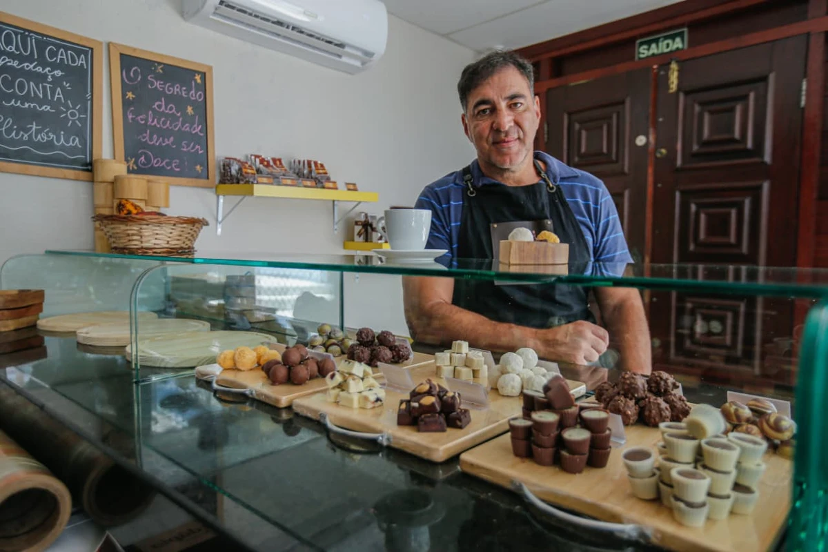 Mestre chocolatier Sergio Lagares, sócio da produtora de chocolates artesanais bean-to-bar Jupará