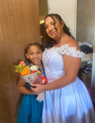 Noivo casa de bermusa, camiseta e tênis na Bahia por Reprodução