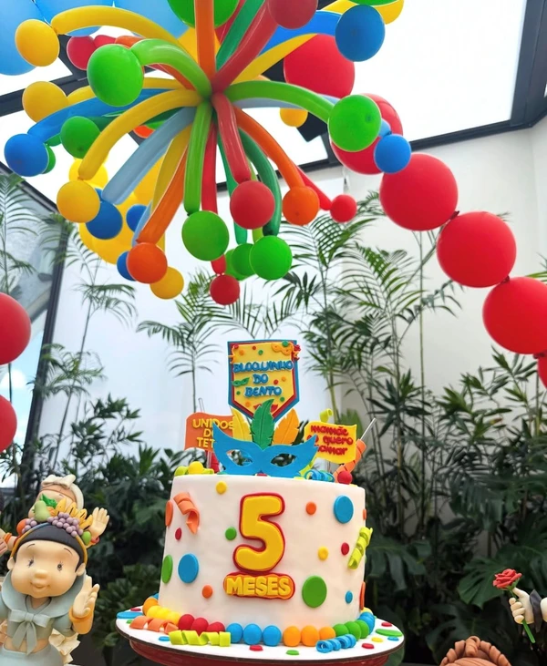 Registros da comemoração de 5 meses de Bento, filho de Thiaguinho e Carol Peixinho por Reprodução/ Instagram