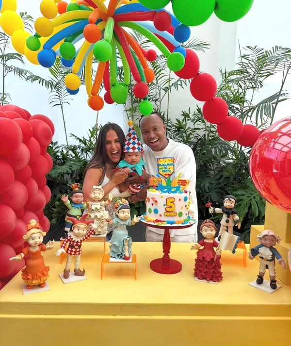 Registros da comemoração de 5 meses de Bento, filho de Thiaguinho e Carol Peixinho por Reprodução/ Instagram