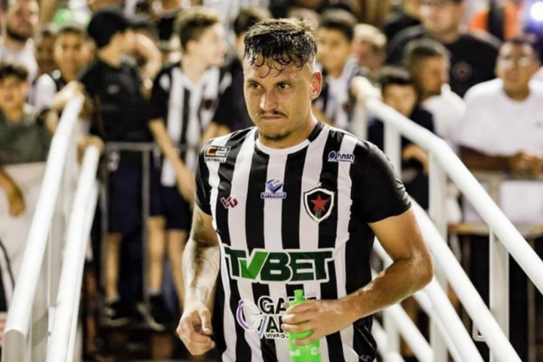 Warley pelo Botafogo-PB por  Divulgação/Cristiano Santos