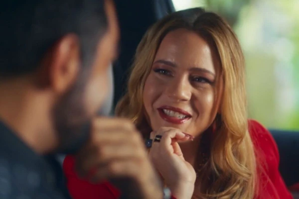 Zilá beija Ronei em 'Coração Acelerado'