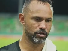 Imagem - Estreia do goleiro Bruno tem gol, pênaltis defendidos, eliminação e homenagem a atletas presos por estupro