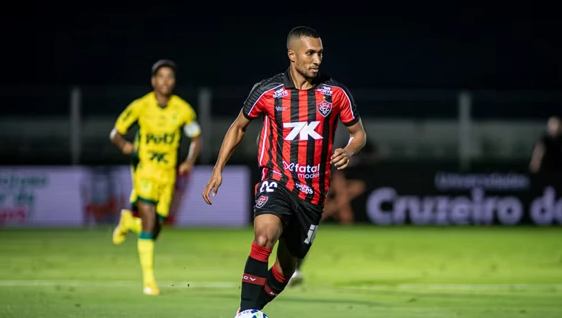Imagem - Atacante rescinde com o Vitória após problema cardíaco, mas clube tenta reverter decisão