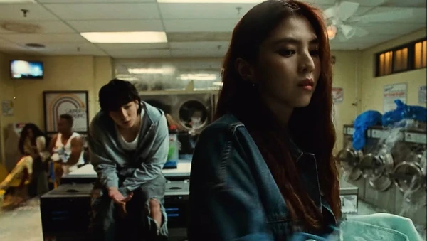 Han So-hee com Jungkook no clipe de Seven por Reprodução/Redes Sociais