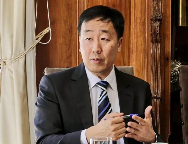 Bruno Kim, presidente da Associação Brasileira dos Coreanos por acervo pessoal e Canva