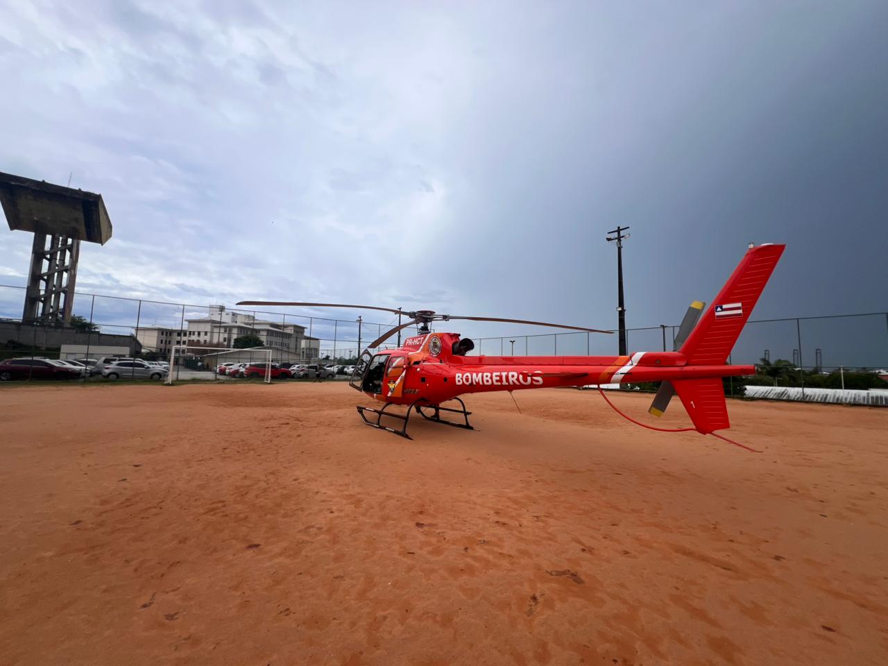 Bombeiros usam helicóptero para salvar homem infartado na Ilha de Itaparica por Reprodução