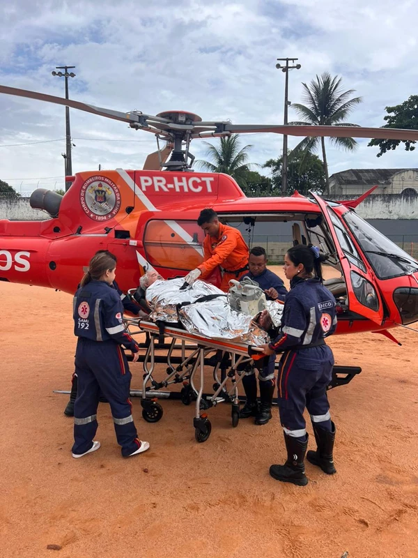 Bombeiros usam helicóptero para salvar homem infartado na Ilha de Itaparica