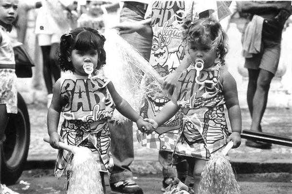 Carnaval  na 1993 na Barra - Bloco Baby Leguas por Debora Paes - Arquivo Correio
