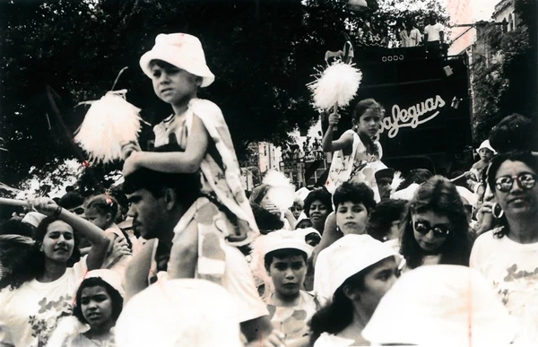 Carnaval 1993 na Barra - Bloco Baby Legua por Marco Aurelio Martins - Arquivo Correio