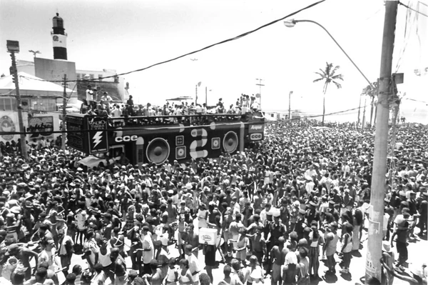 Carnaval na Barra - 1995 - Credito - Edson Ruiz - Arquivo Correio - 1995 (2)