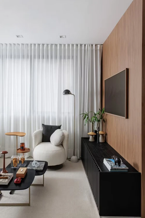 Com piscina na cobertura e décor brutalista, o tríplex de Igor Cosso e Heron Leal chama atenção em Ipanema por Gustavo Bresciani/Divulgação