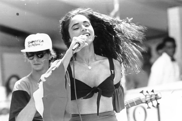 Daniela Mercury  na Barra - 1993 por Alice Ramos - Arquivo Correio