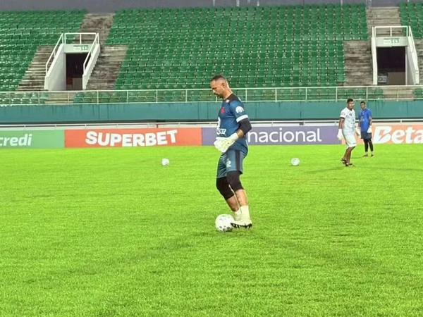 Goleiro Bruno treinando por Rede Amazônica
