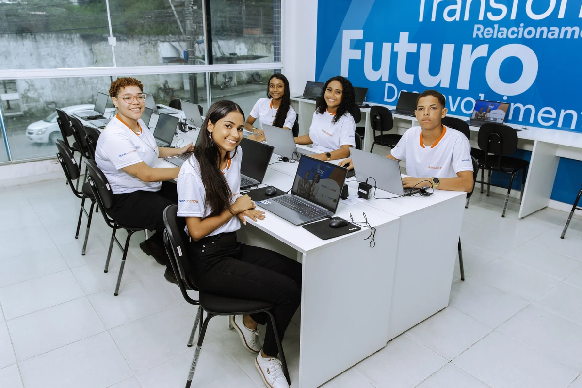 Nos últimos quatro anos, a Acelen já investiu mais de R$ 12 milhões em projetos, ações, cursos e treinamentos realizados no Acelen Acender, em Candeias, e na Refinaria de Mataripe