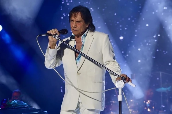 Show de Roberto Carlos em Salvador vira polêmica e gera ataques etaristas nas redes sociais