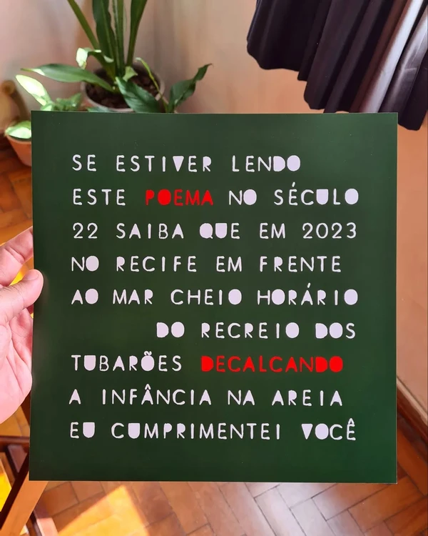 Tiago West e suas obras por Reprodução/ Redes sociais