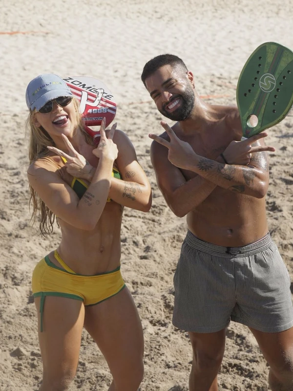 Virginia Fonseca curte dia de praia com os filhos e amigos no Rio de Janeiro por Reprodução/Instagram