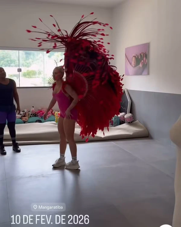 Virginia treinou com o costeiro antes do desfile na Sapucaí por Reprodução