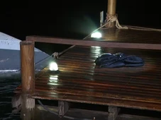 Imagem - Lancha com 15 pessoas bate em píer e deixa seis mortos