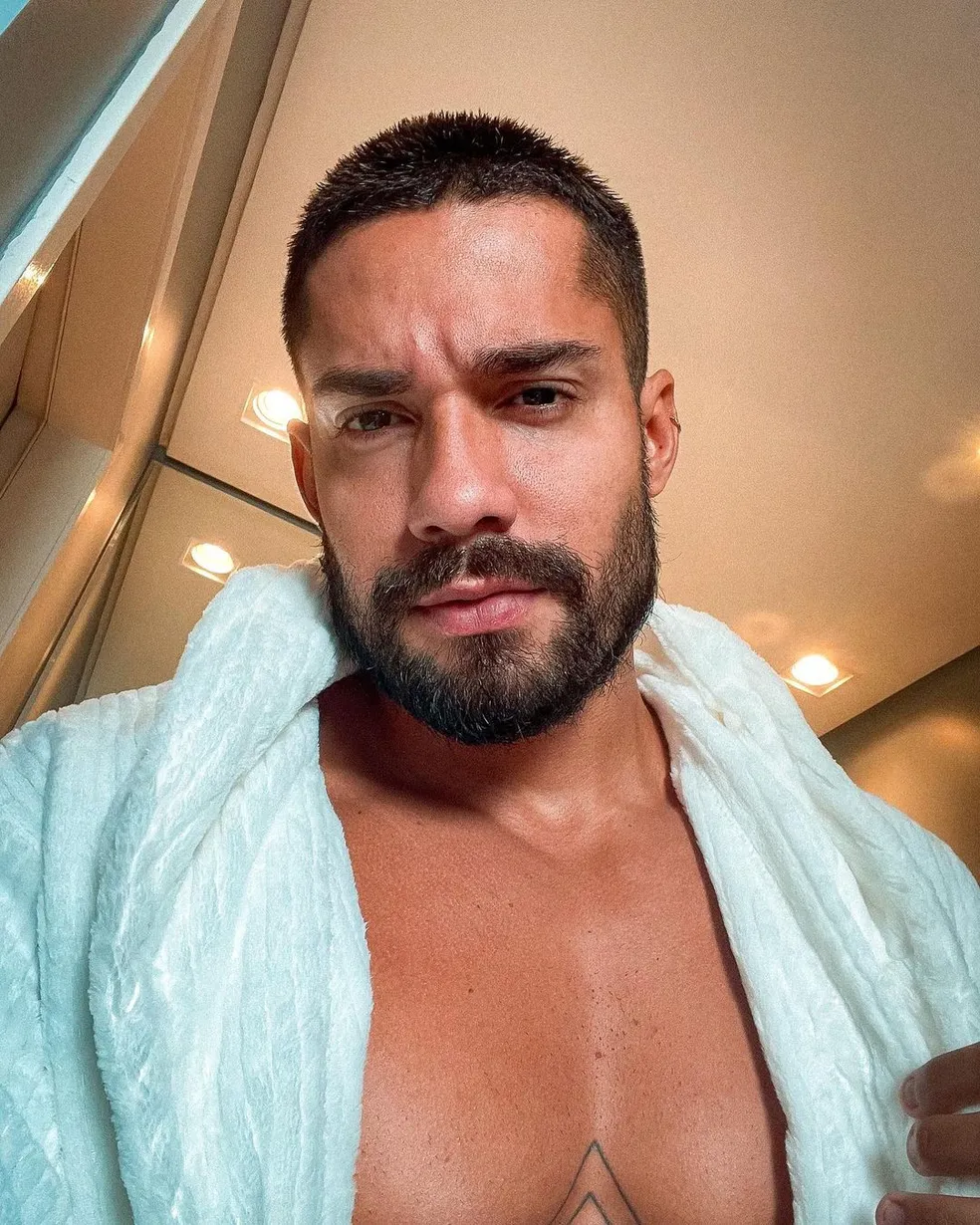 Ex-BBB Bil Araújo por Reprodução/Redes Sociais 