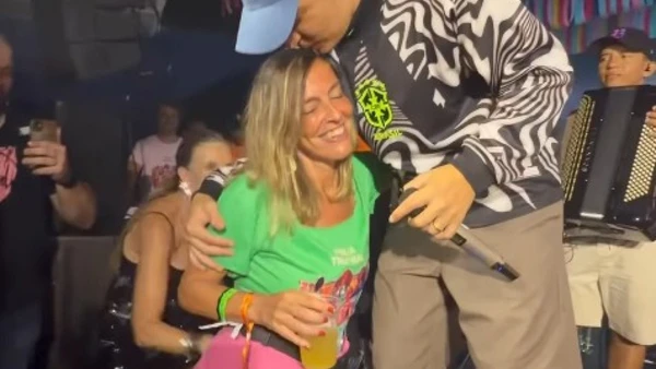 João Gomes homenageia a pesquisadora Tatiana Sampaio em show 