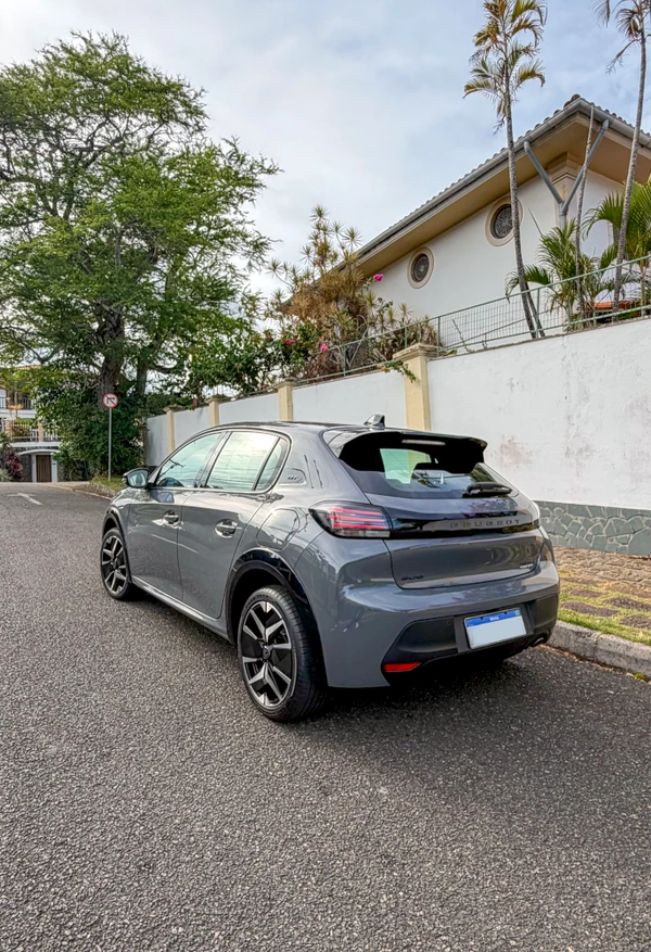 O bagageiro desse hatch, produzido na Argentina, tem capacidade para 265 litros por Antônio Meira Jr.