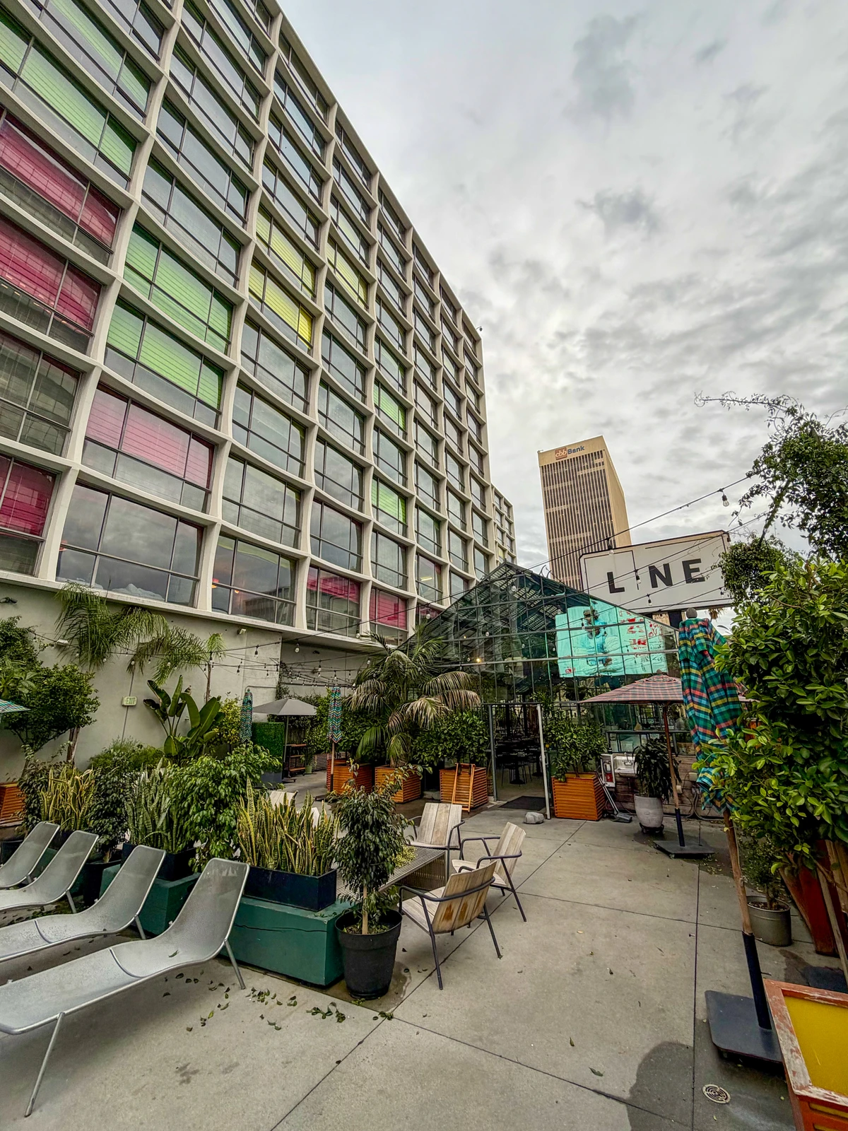 O The Line Hotel fica em Koreatown, Los Angeles por Antônio Meira Jr.