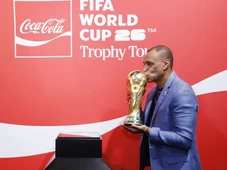 Imagem - Quem pode tocar na taça da Copa? Entenda o esquema de segurança e o tour do troféu pelo Brasil