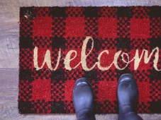 Imagem - Adeus, tapete na entrada: veja o que os arquitetos estão usando na entrada das casas modernas