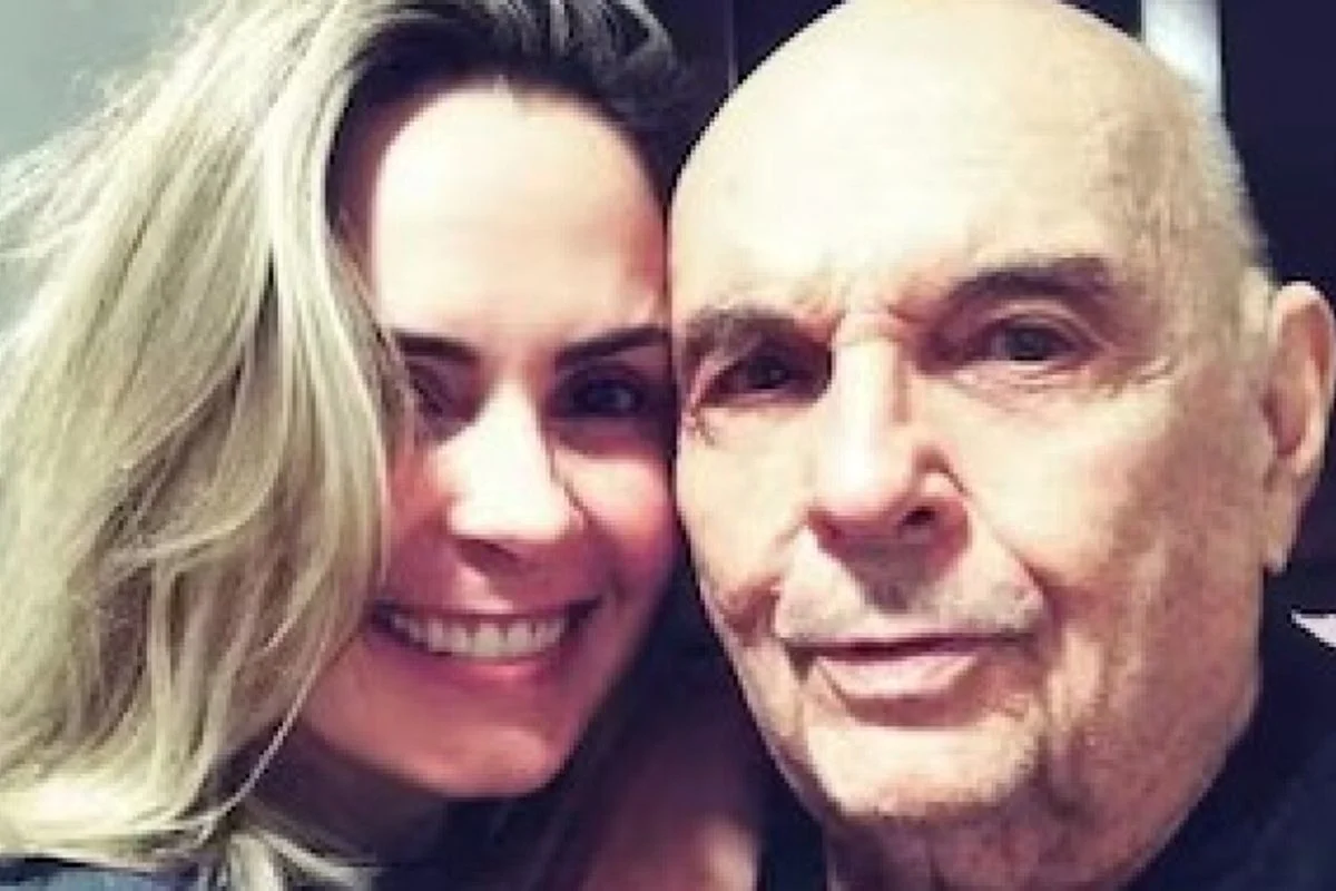 Ana Paula Renault ao lado do pai, Gerardo Renault por Reprodução