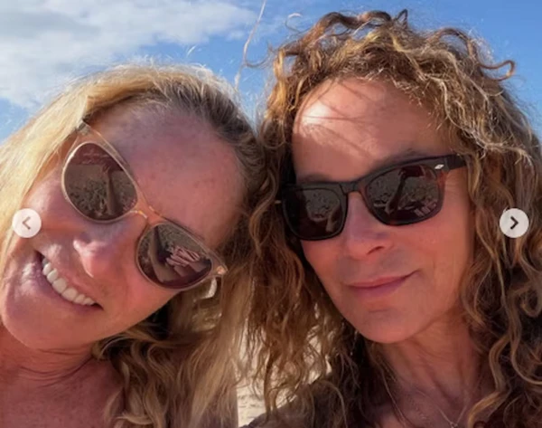 As atrizes Tracy Pollan e Jennifer Grey por Reprodução/Redes Sociais 