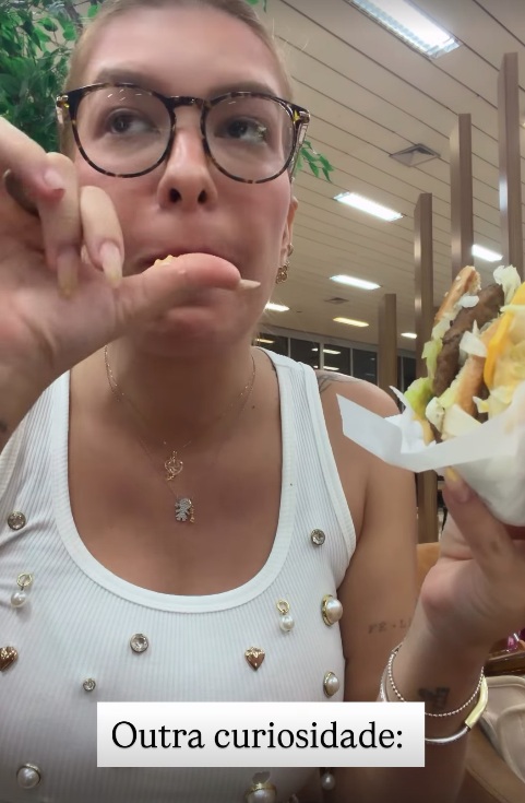 Lore Improta e o Big Mac por Reprodução/Instagram