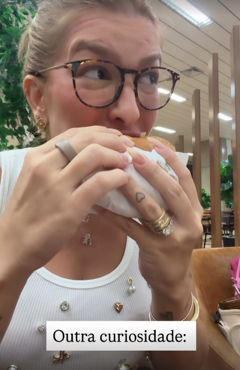 Lore Improta e o Big Mac por Reprodução/Instagram