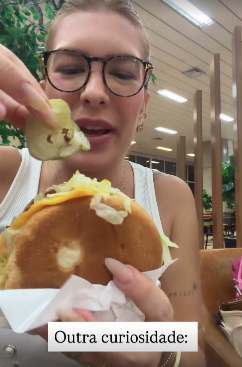 Lore Improta e o Big Mac por Reprodução/Instagram