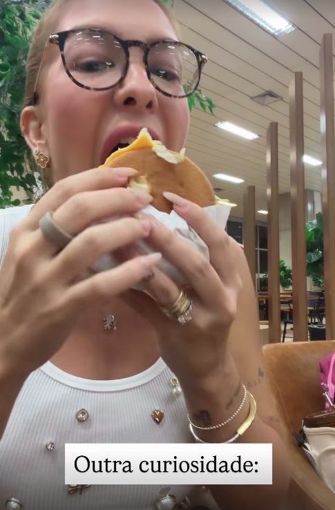 Lore Improta e o Big Mac por Reprodução/Instagram