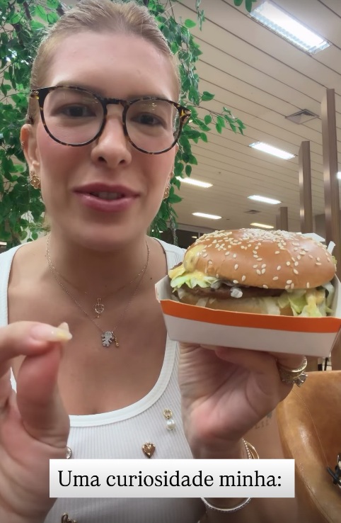 Lore Improta e o Big Mac por Reprodução/Instagram